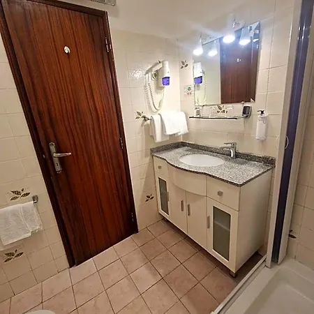 Padre Cruz Otel