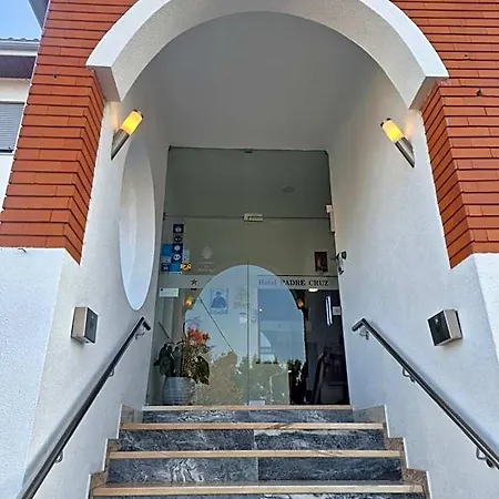 Padre Cruz Otel