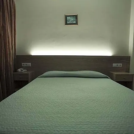 Padre Cruz Hotel 2*