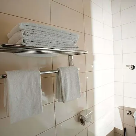 Padre Cruz Otel Valenca